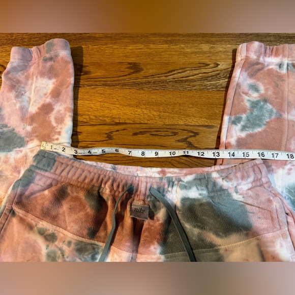BRAND NEW Nike Women’s Tie-Dye Sweatpants Size Large - Picture 11 of 13